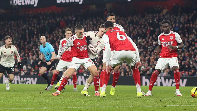 Panel split on Wirtz penalty claim at Arsenal
