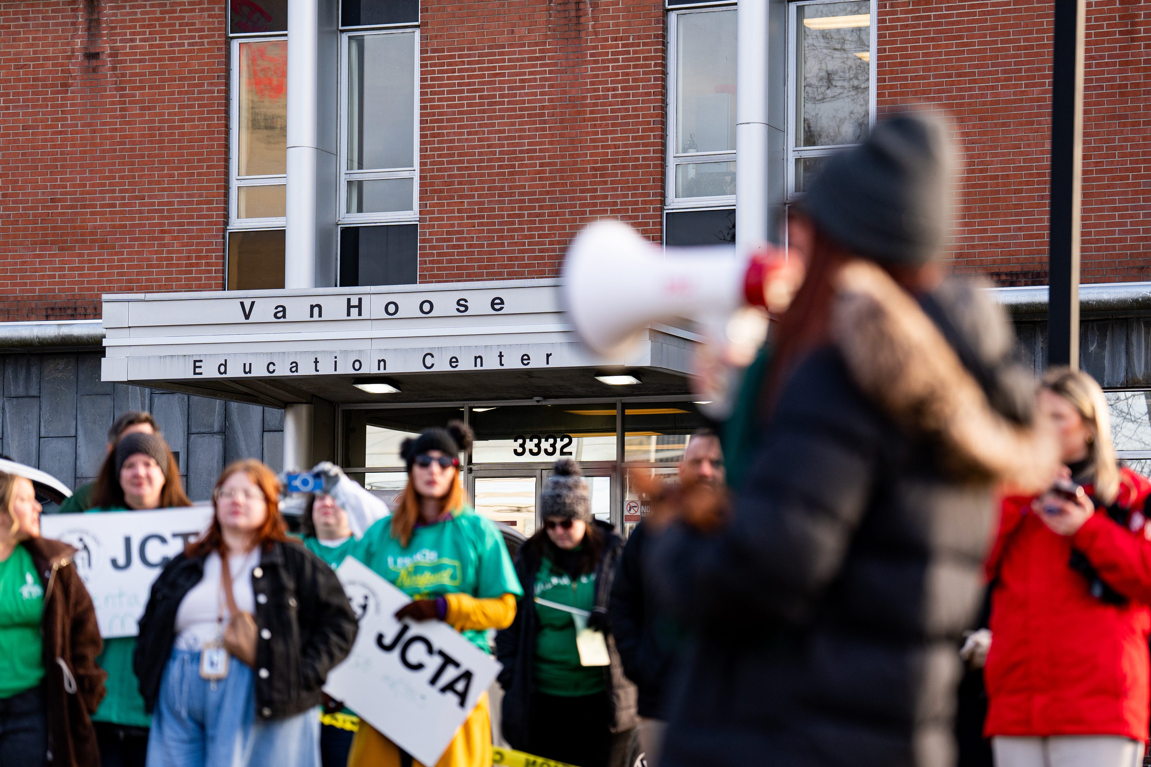JCPS teachers union approves contract extension with one-time stipends