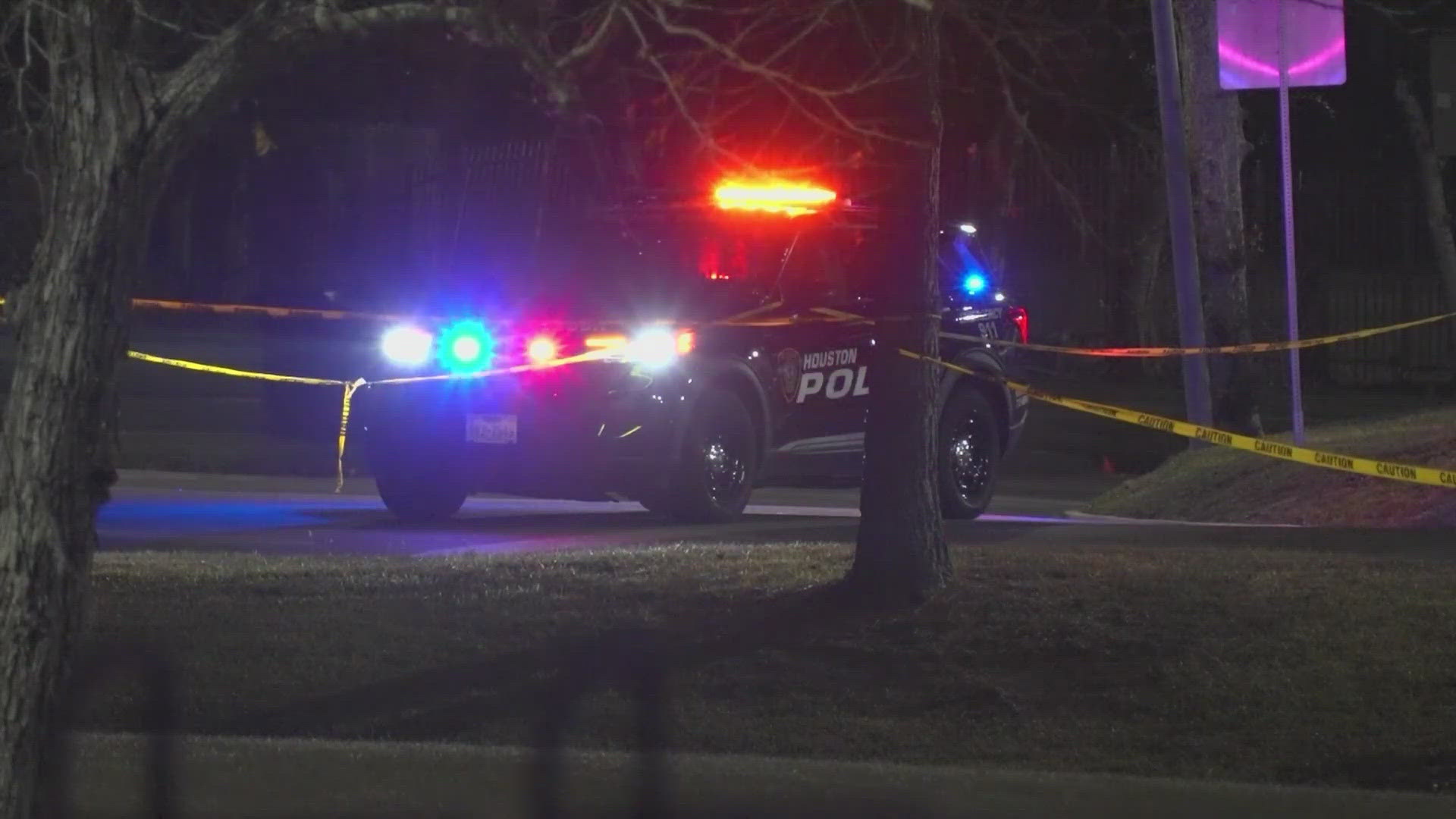 Man killed in attempted carjacking near Riverside Park in Houston