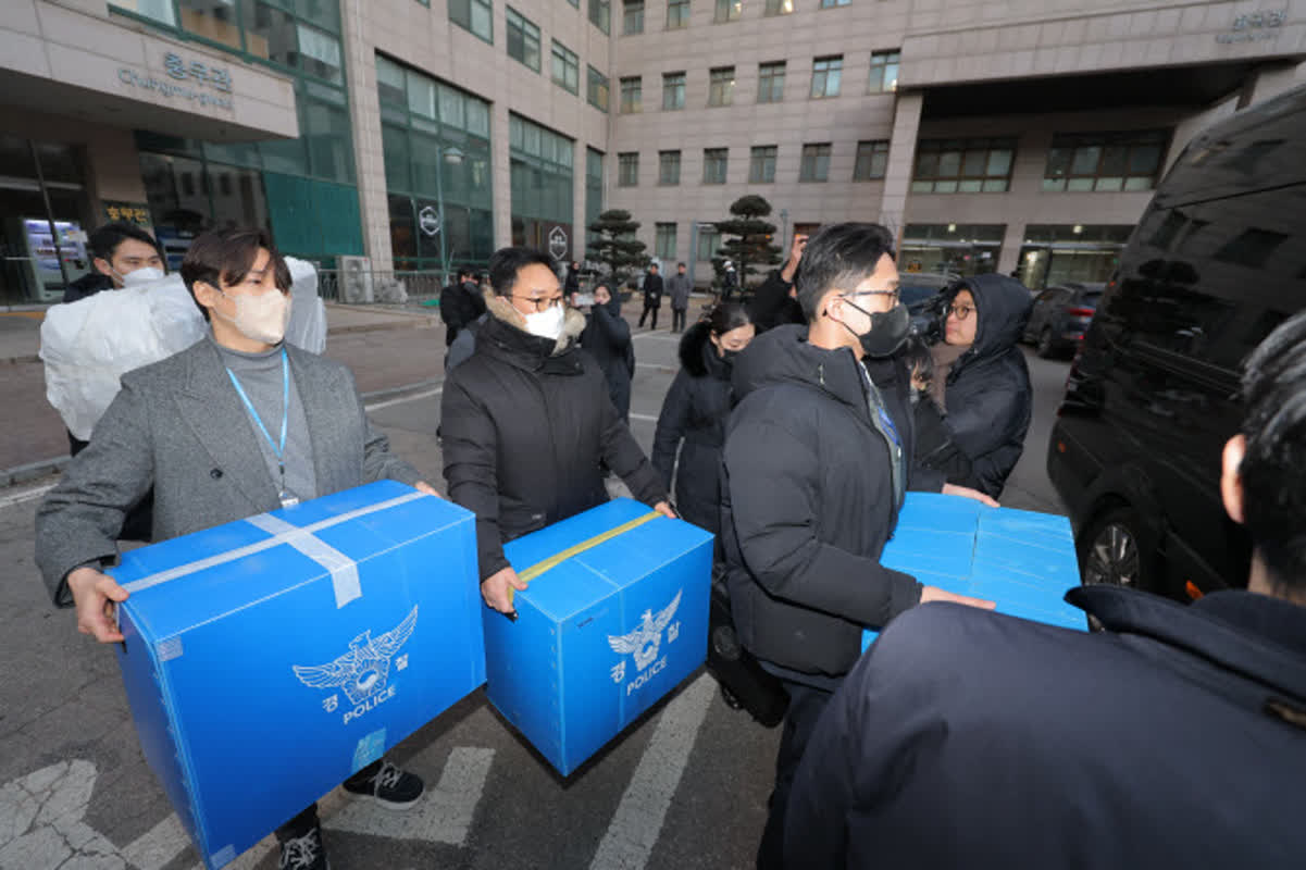 북한 무인기 침투 사건과 신천지의 실세와 정교유착 의혹, 민법 개정안 논란