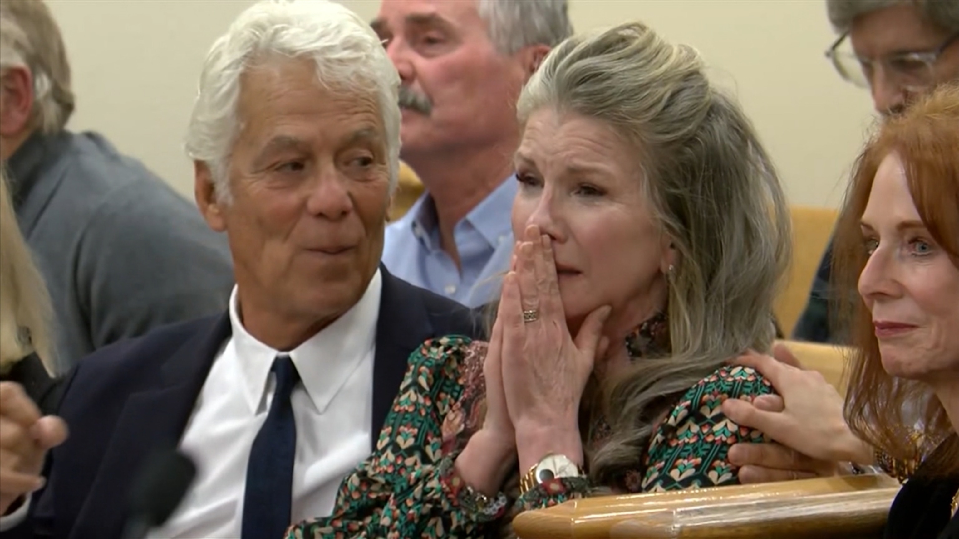 Melissa Gilbert emotional as husband Timothy Busfield faces judge<br><br>