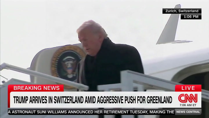 Sleepy Trump, 79, struggles on airplane stairs after Air Force One delay<br><br>
