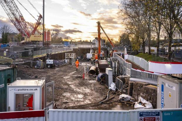 New Botley Road rail bridge installation will suspend train services
