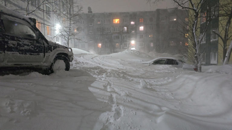 Massive snowfall blankets parts of Russia. See photos.