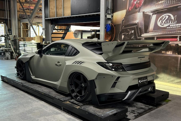 This GR86 looks like a Gundam after getting extreme aero and a three ...
