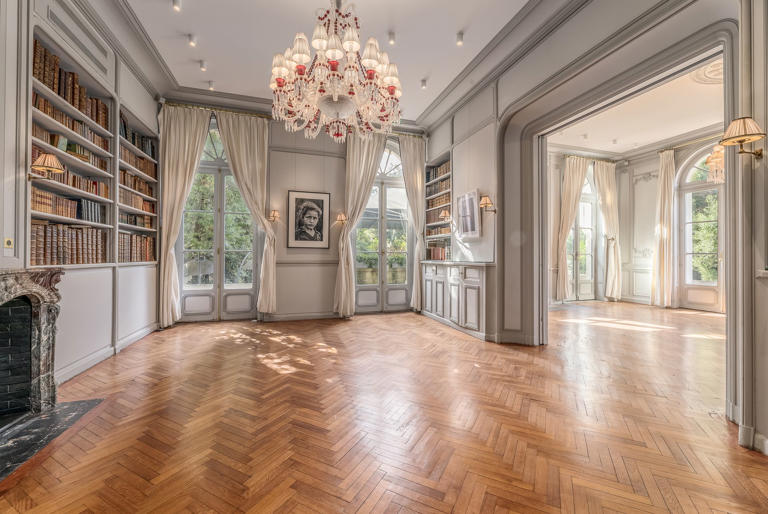 Paire D’embrasses En Laiton XIXe – Hôtel Particulier Parisien – Rideaux Doré Ancien