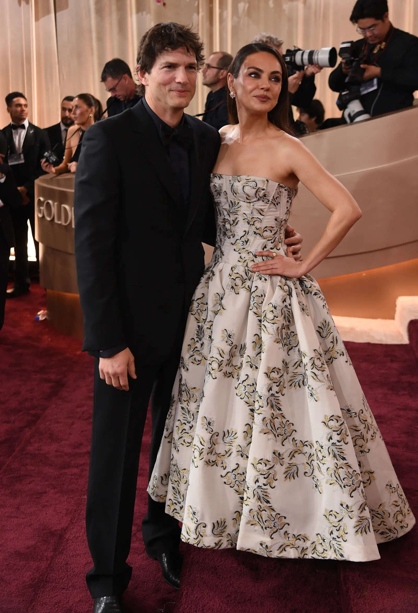 Viral rumors swirl, but Ashton Kutcher clarifies the truth whether he