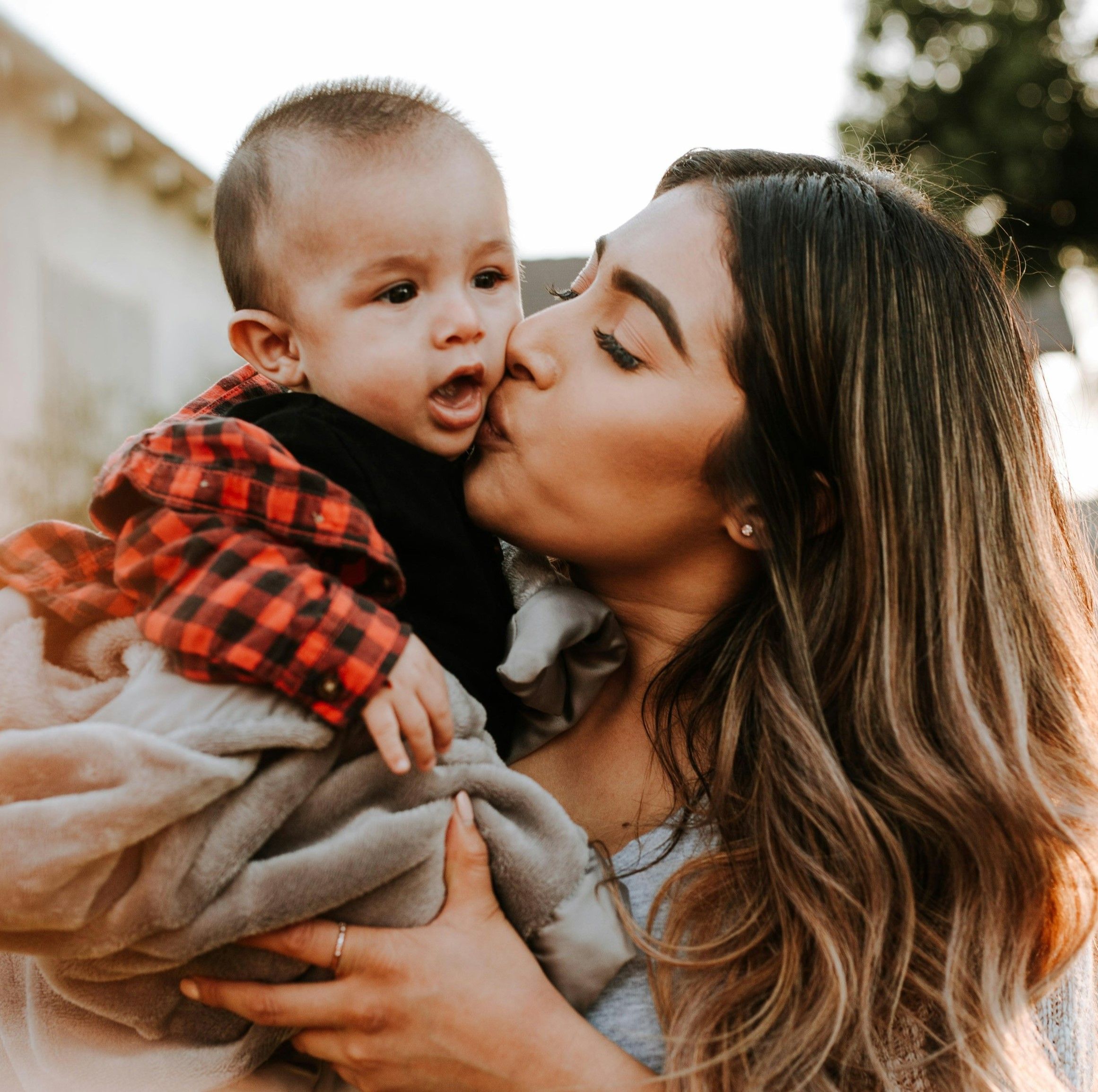 Mom Sees Footsteps on Baby Monitor, Calls 911>