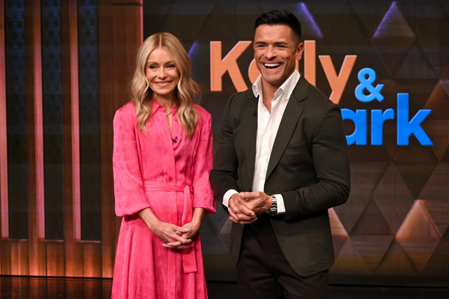 Kelly Ripa reveals Mark Consuelos' shocking next career move live on ...