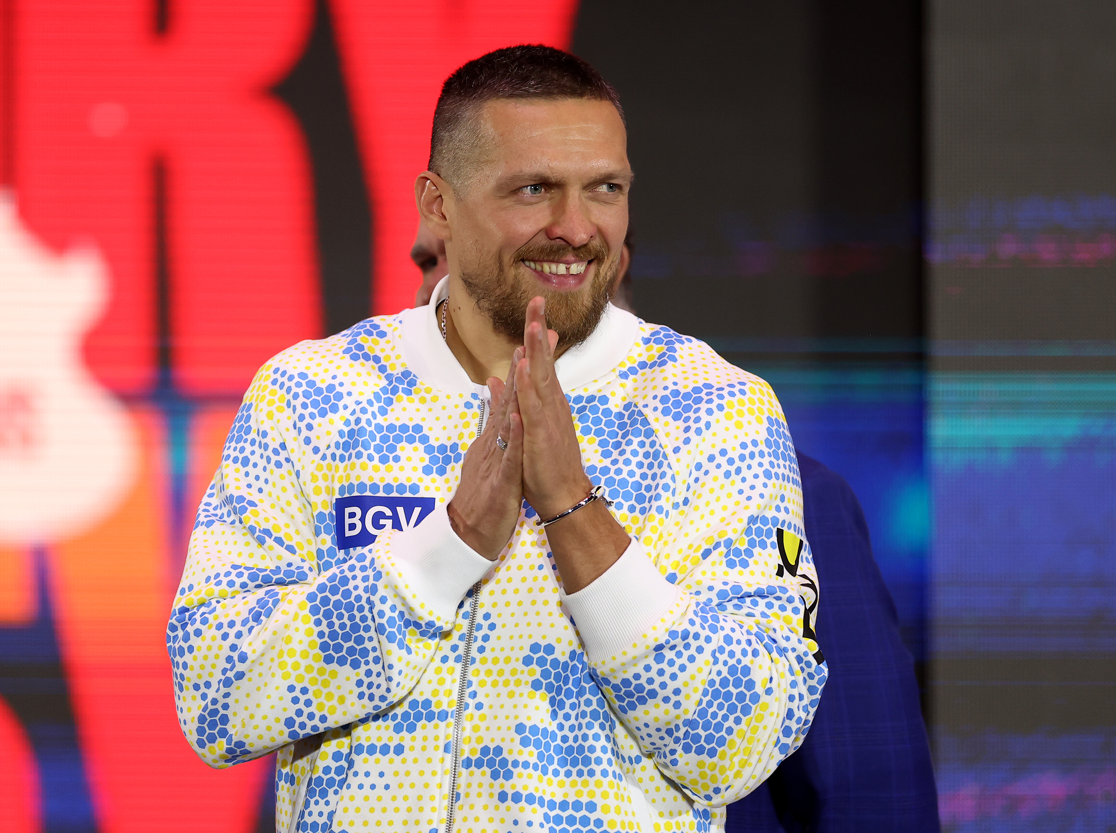 Boxing world on high alert after Oleksandr Usyk makes contact with Dana White — 