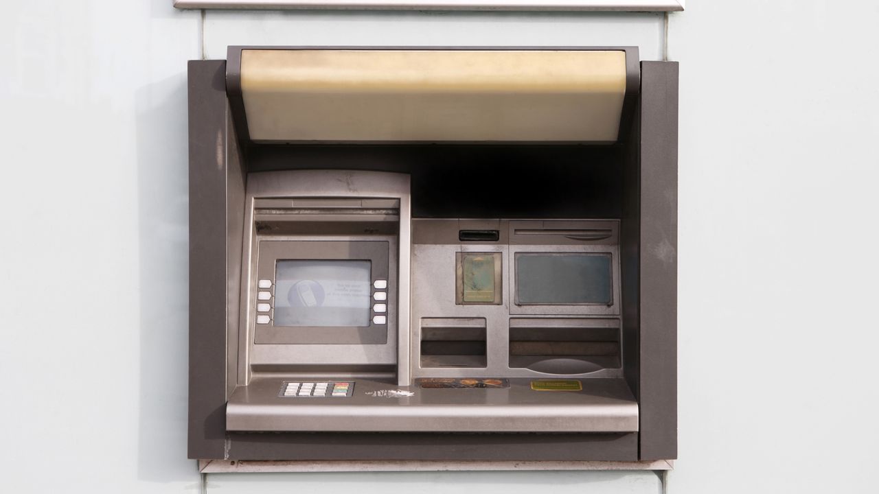 Busted ATM shows Windows 7 login page on screen — asks for username and ...