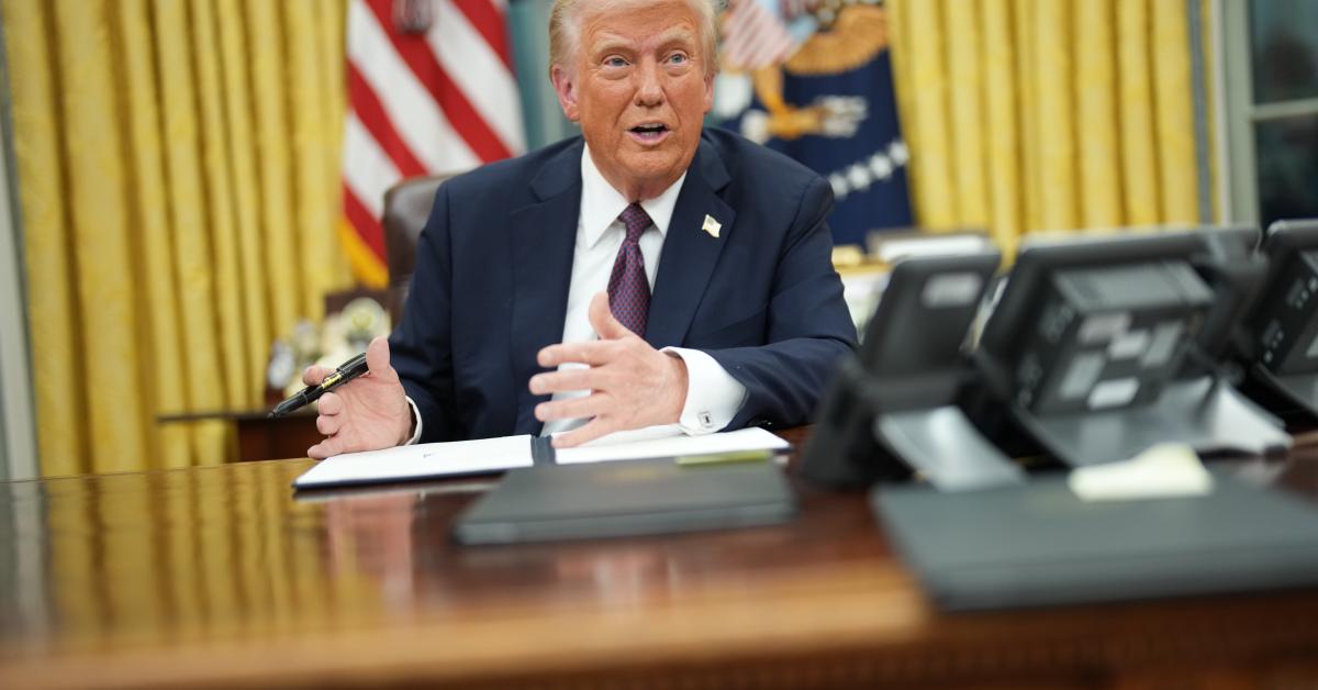Trump signs executive order blocking Wall Street firms from buying ...