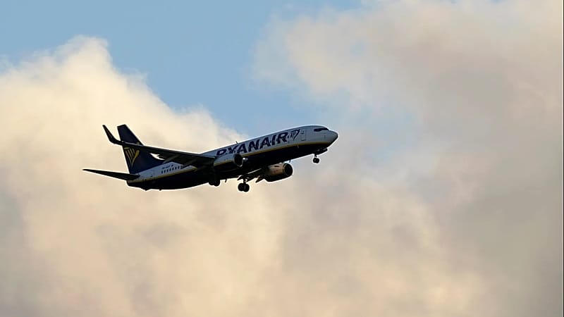 MEPs back three-hour deadline for delayed flight compensation and free ...