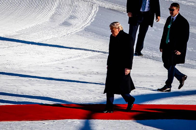 Unsteady Trump limps and struggles to walk in straight line after Air ...