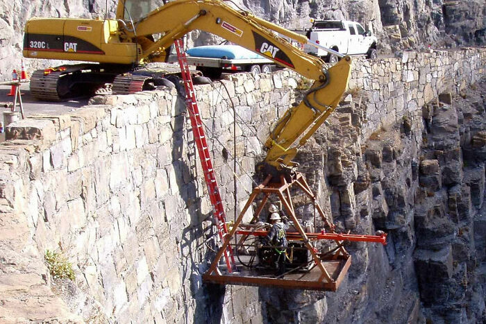 Redditors Share 18 Of The Worst Work Safety Examples Ever
