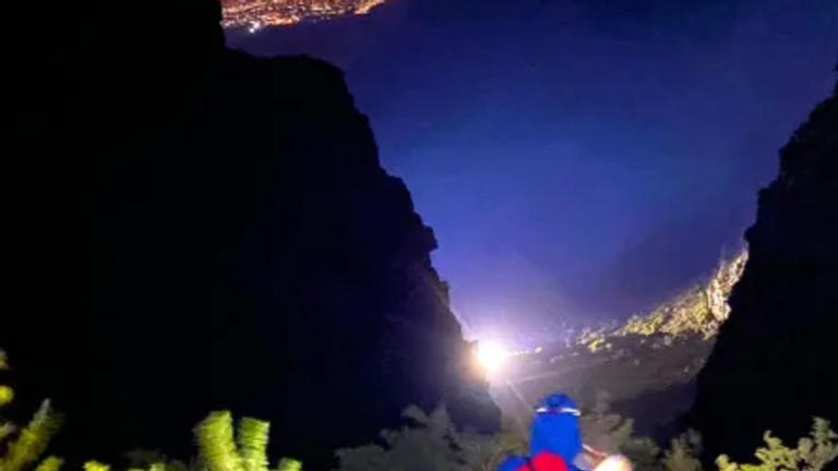 Four stranded tourists rescued on Table Mountain after missing last ...