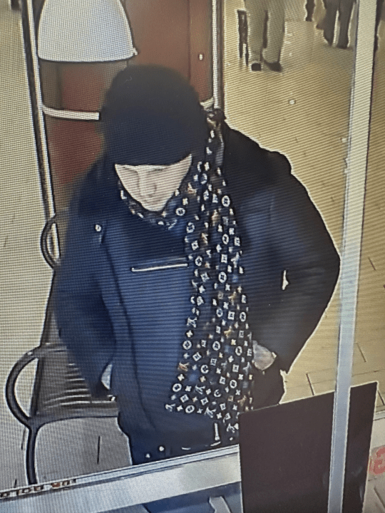 Holyoke police seek suspect in $30,000 jewelry theft