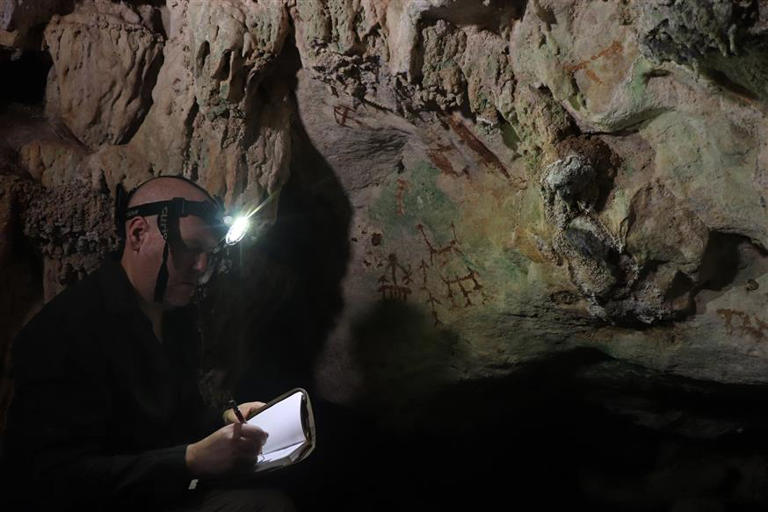 Βρέθηκε η παλαιότερη βραχογραφία στον κόσμο; Στο φως ζωγραφιά ηλικίας 67.800 ετών