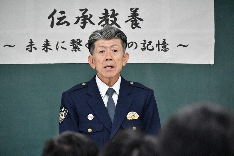 阪神大震災発生時の兵庫県西宮署刑事1課での経験を語る兵庫県警美方署副署長の大石一宏さん＝新温泉町の兵庫県警美方署で2026年1月14日、浜本年弘撮影
