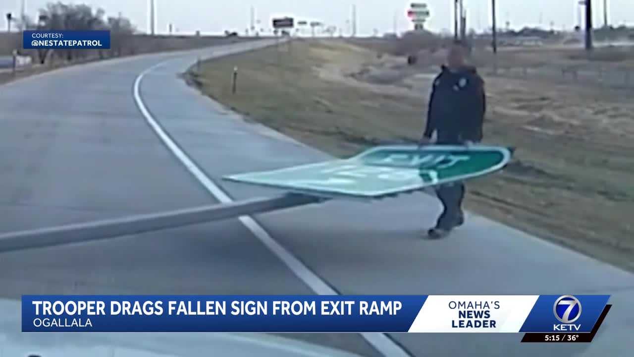 NSP trooper removed sign blown by winds on the Interstate