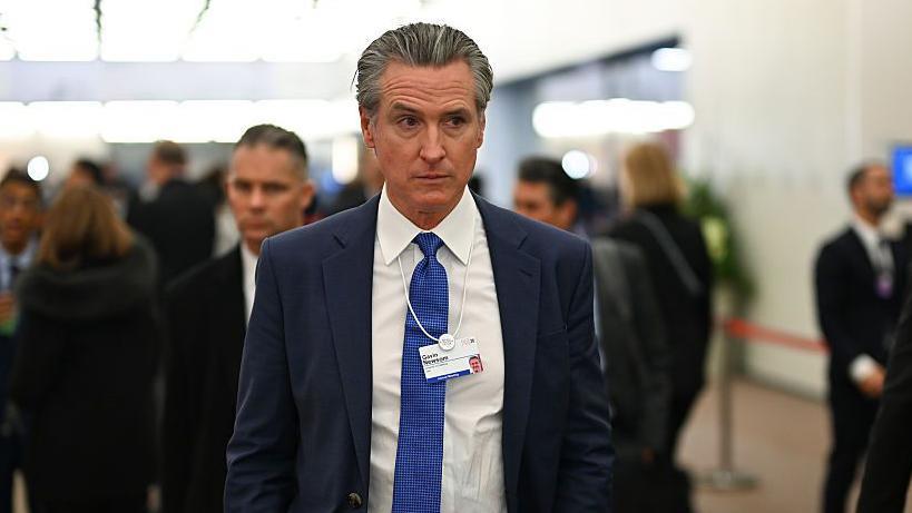 El gobernador de California, Newsom, afirma que la administración Trump bloqueó su evento de Davos