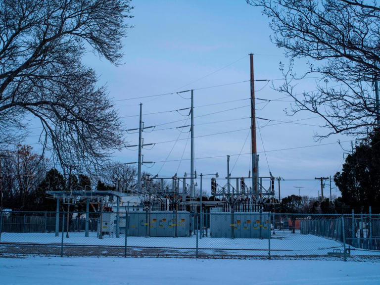 Energy providers across southern US prepare, mobilize for widespread ...