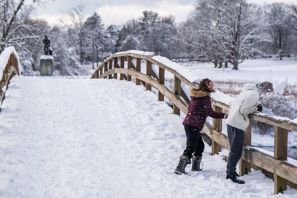Snow forecast maps show 44 cities buried as 50cm blizzard hits UK in ...