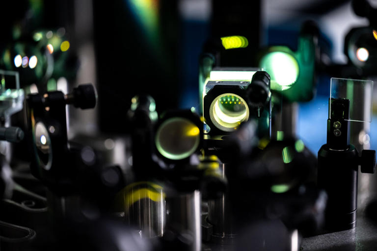 Ultrafast light switches use atomically thin semiconductors for rapid ...
