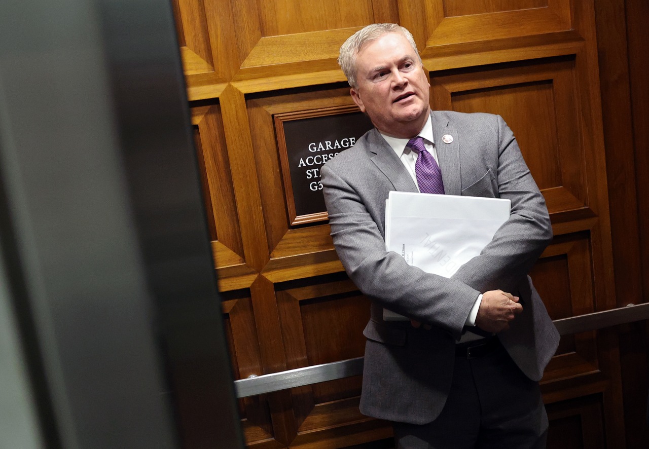 Congress turns up heat on Clintons over Epstein ties<br><br>