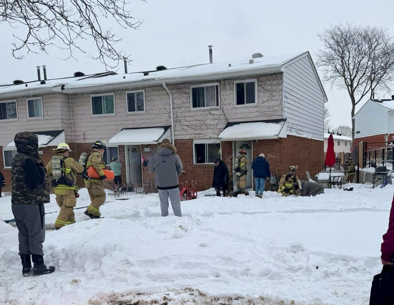 2 dogs dead after kitchen fire in west Ottawa townhome