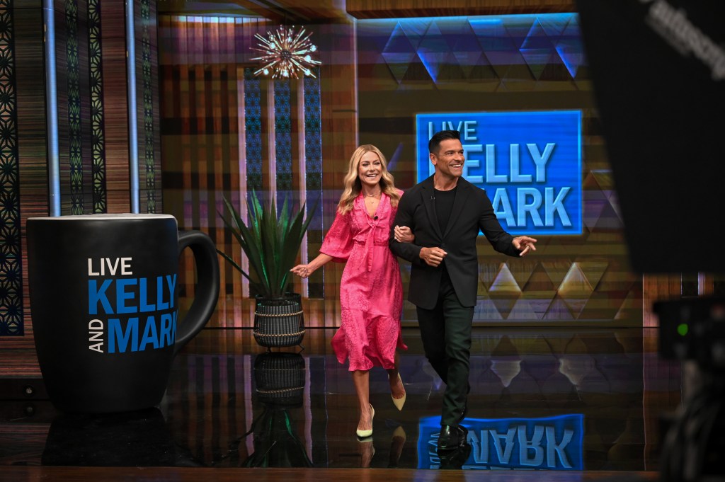 Kelly Ripa reveals Mark Consuelos’ surprising new career move with ...