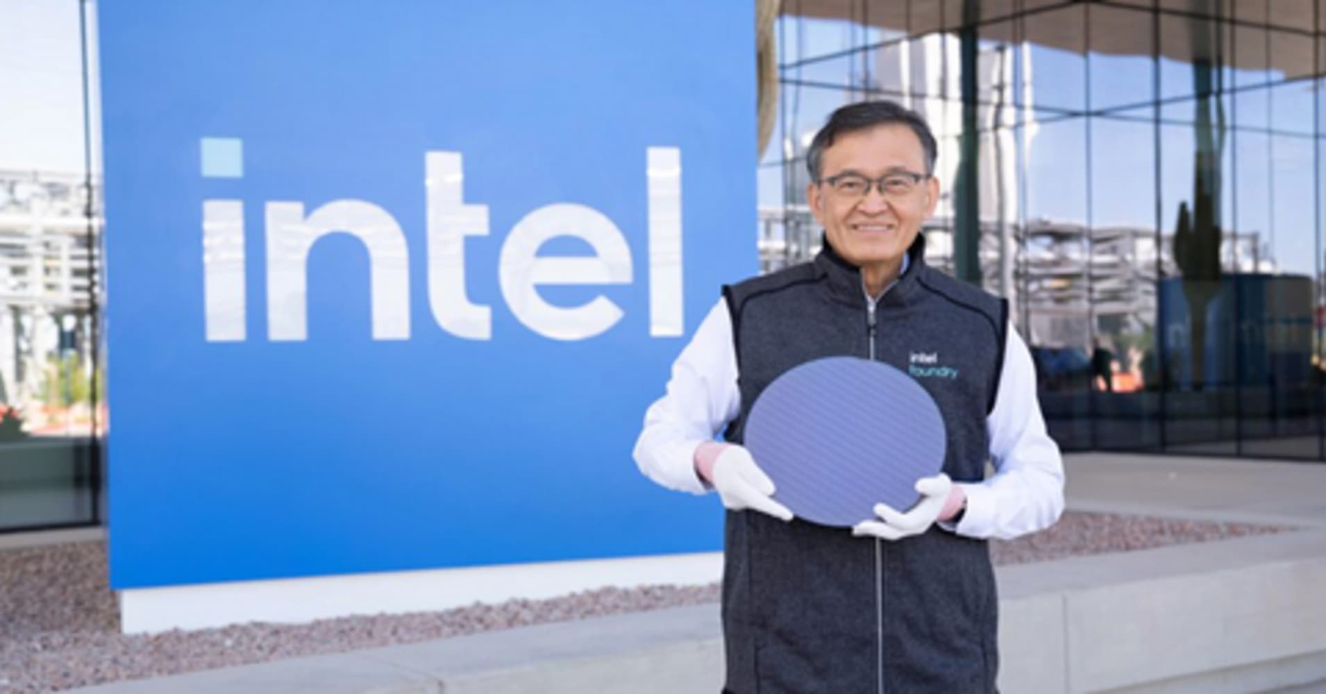 Intel stock falls 6% after company offers soft first-quarter guidance<br><br>