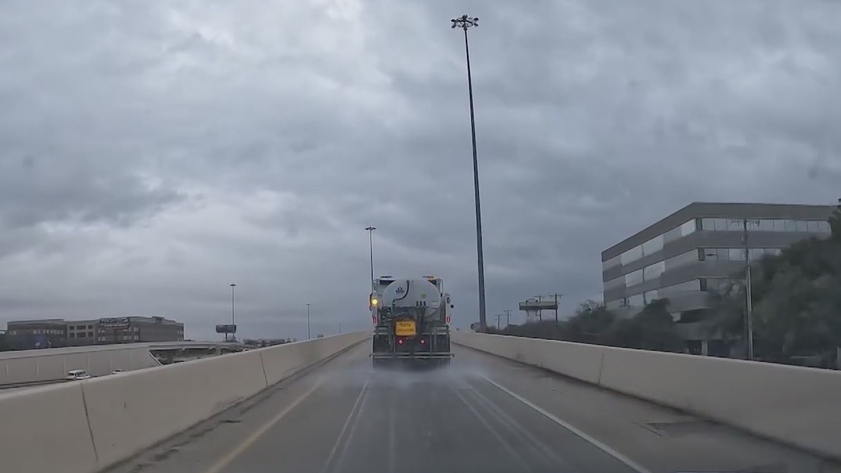 TXDOT urging drivers to stay off icy roads as crews pre-treat highways ...