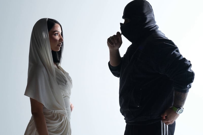 «دائمًا هيك» تجمع الأخرس و«إينيز»