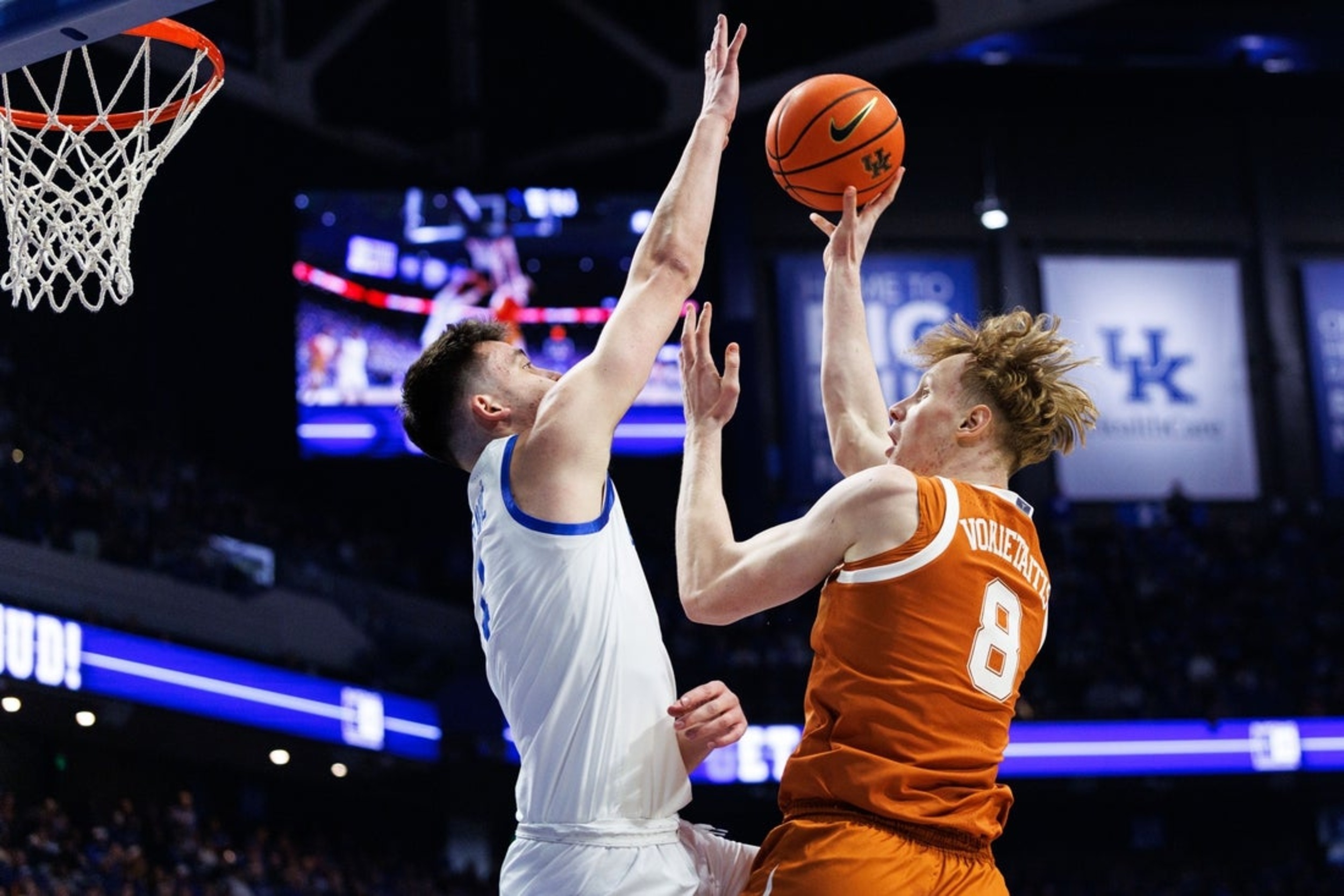 Kentucky fends off Texas, stretches winning streak to 4