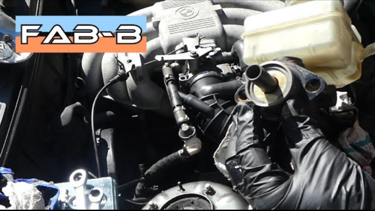Démonter et remplacer le maître-cylindre de frein BMW E30 325i phase 1