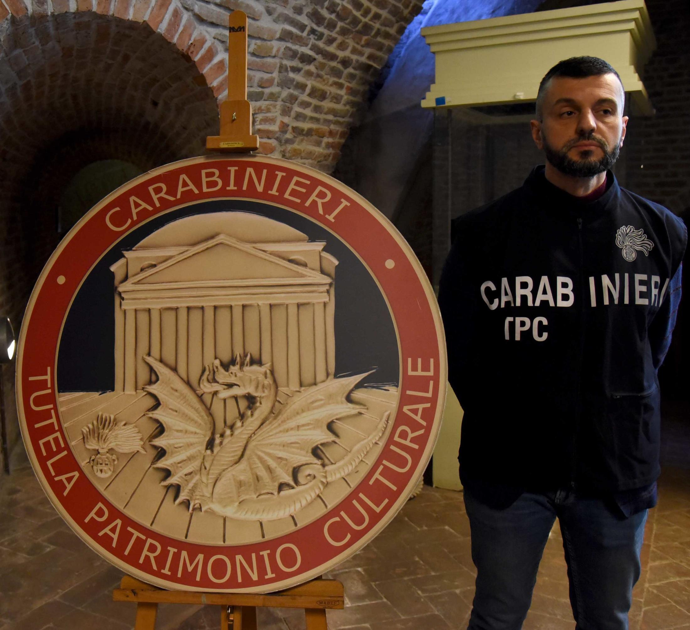 Una preziosa scoperta. L’architrave del ’500 torna nel Castello Estense ...