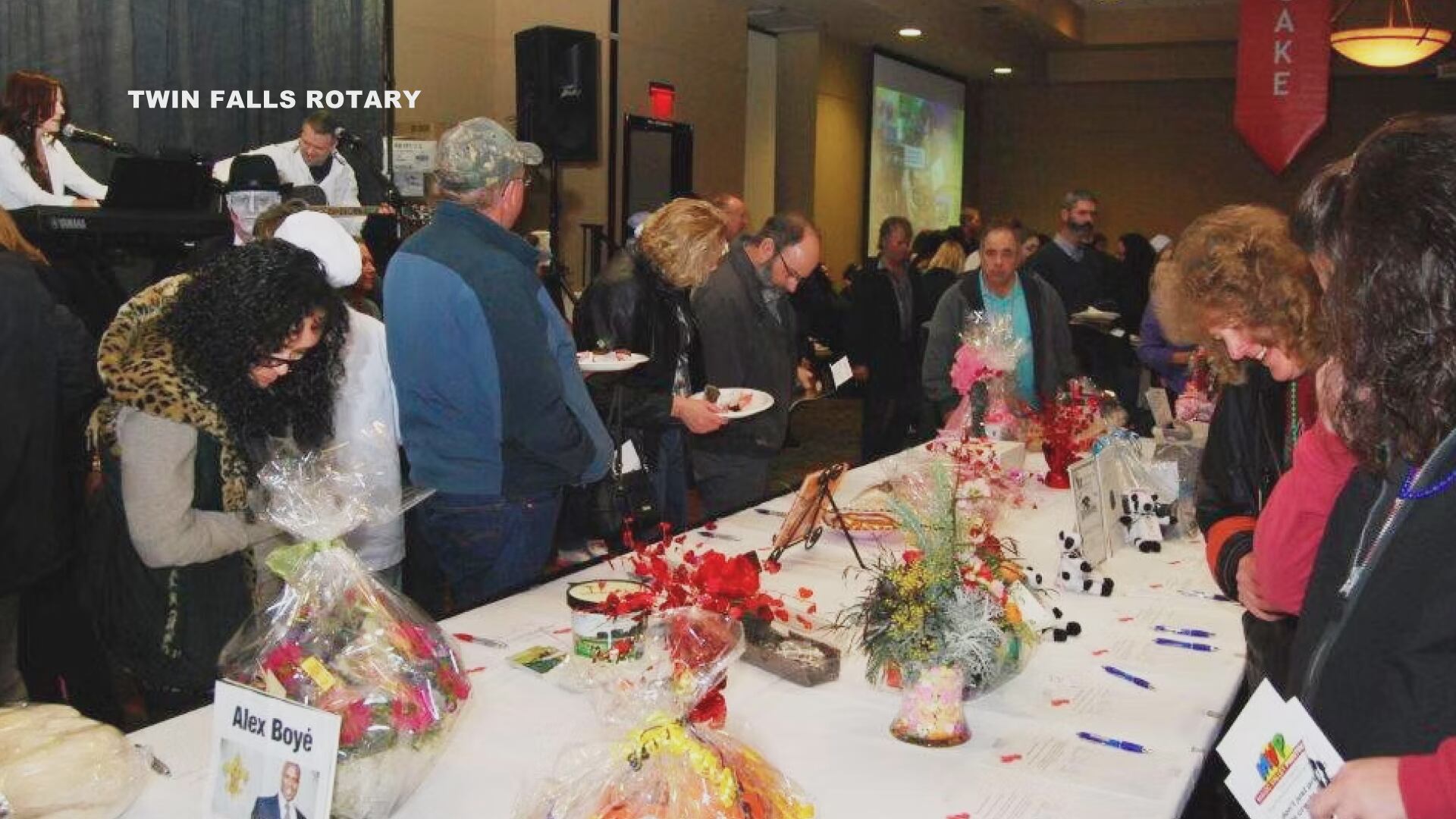 Nearly 1,000 turn out for Twin Falls 'Death by Chocolate'