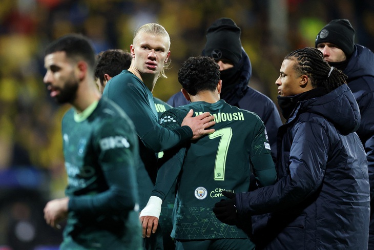 Thua sốc ở Champions League, dàn sao Man City góp tiền hoàn vé cho CĐV