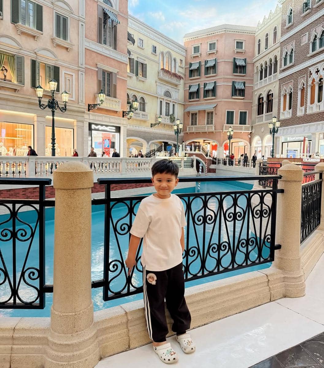 10 potret keluarga Citra Kirana jalan-jalan di Macau, happy! 5 AA1UHso4