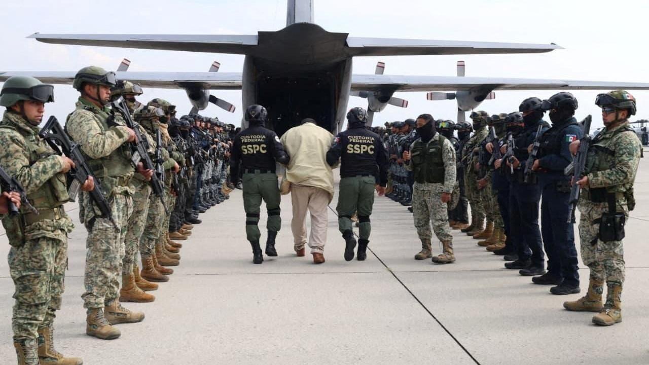 Mexico sends 37 accused drug gang members to the US<br><br>