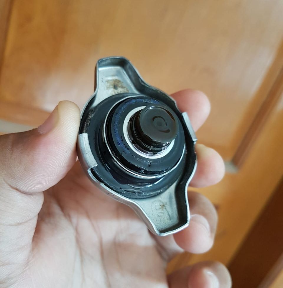 Ternyata ini ciri-ciri tutup radiator di motor bekas sudah rusak