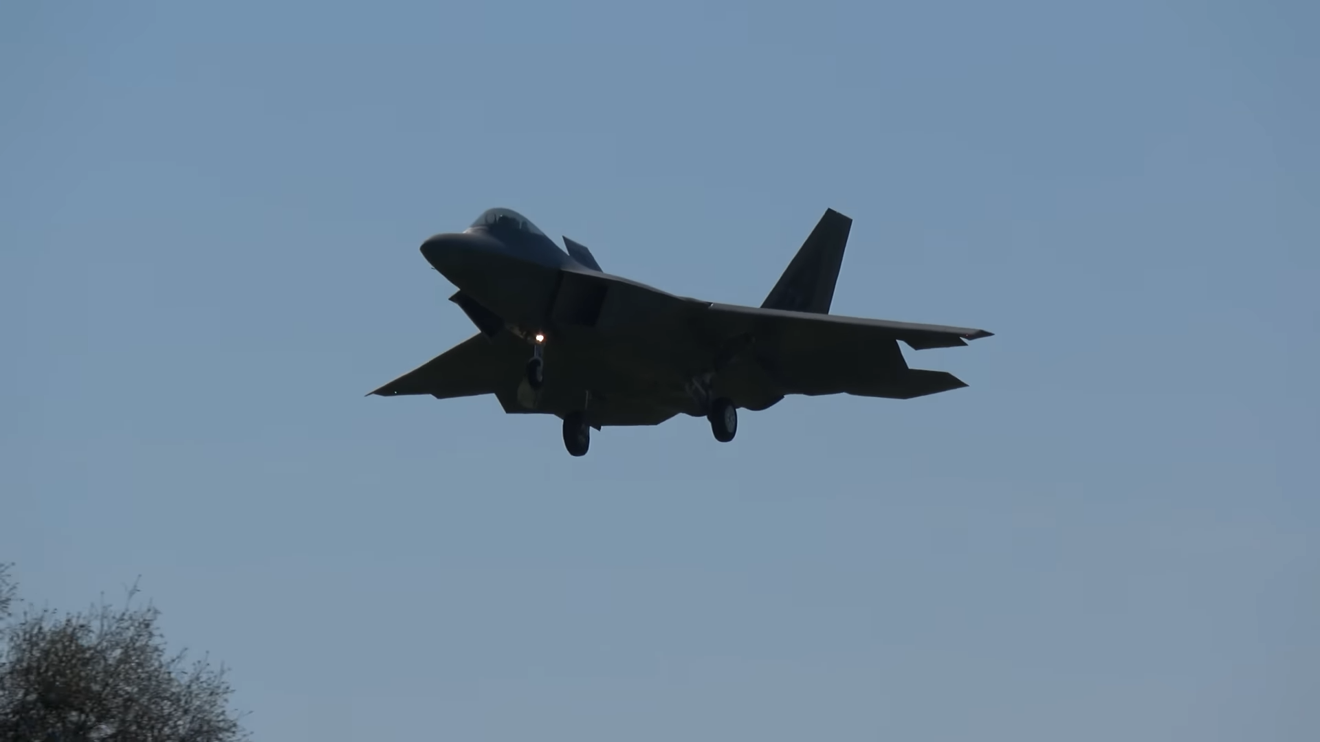 The F-22 Raptor landing that echoed across RAF Lakenheath