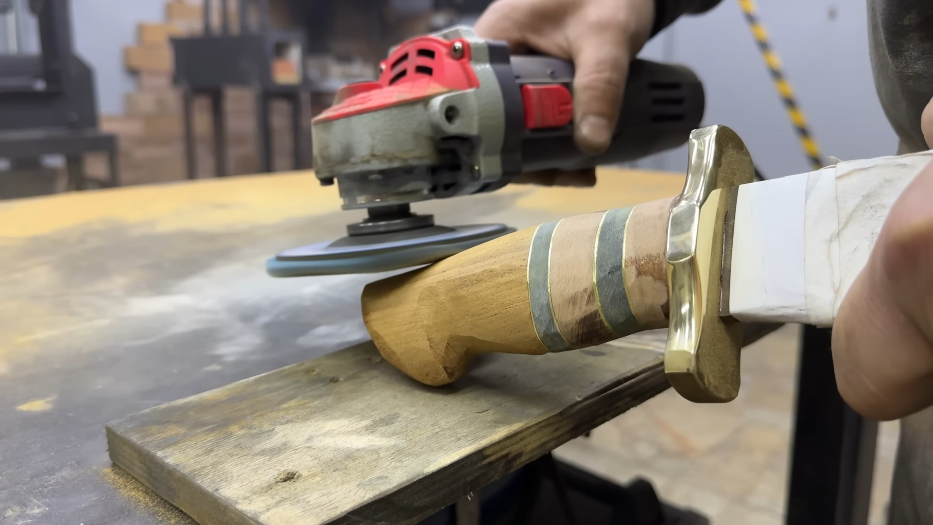 Crafting a giant knife from a truck chain