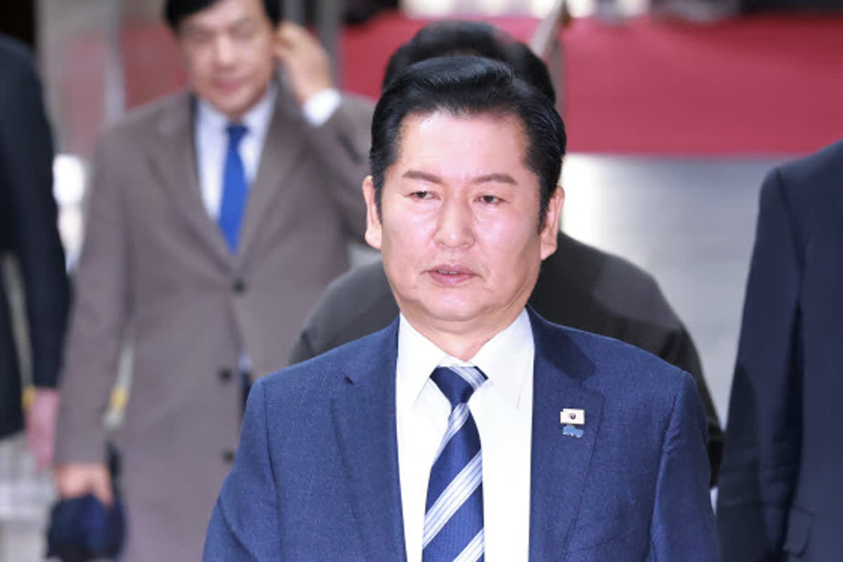 [오늘의 뉴스종합] 청와대의 민주당과 조국혁신당 통합에 대한 견해와 코스피 5000 시대 개막, 신천지 횡령 사건 수사 등 주요 이슈