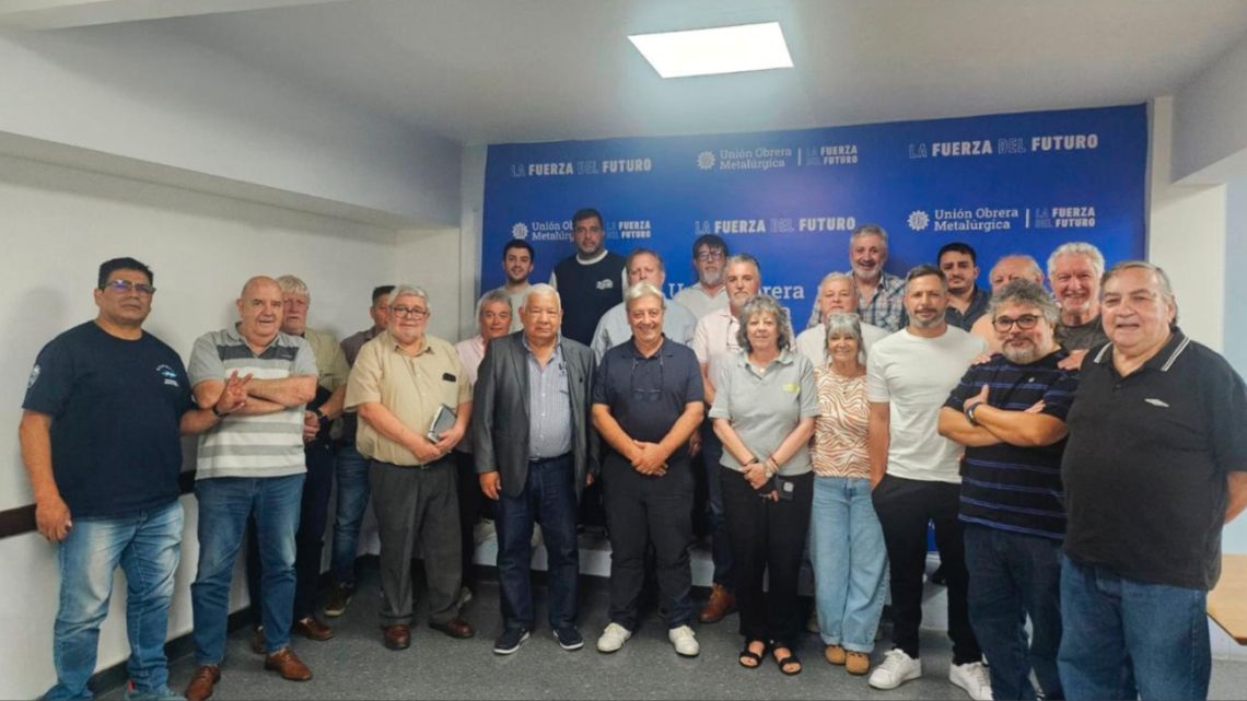 Se reunieron más de 25 gremios y se declararon en estado de alerta y ...