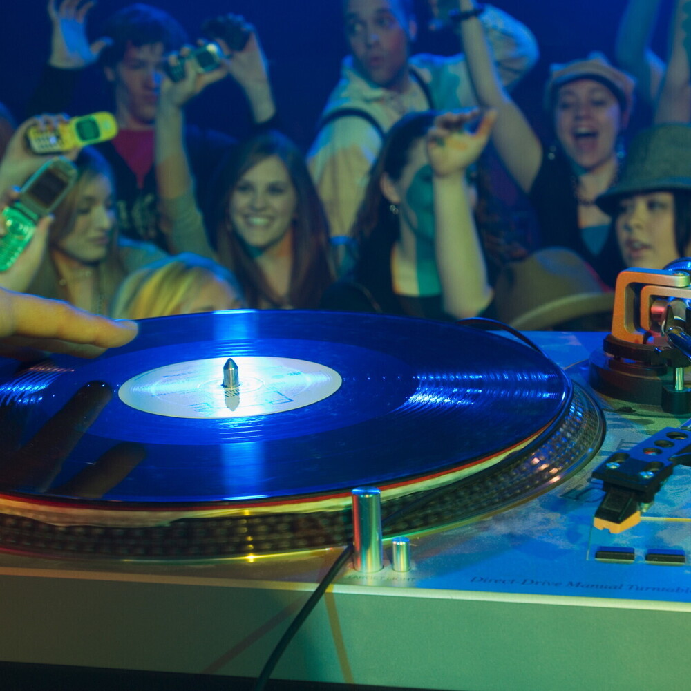 Vita brillante sui social e sconosciuto al fisco. Incastrato un dj