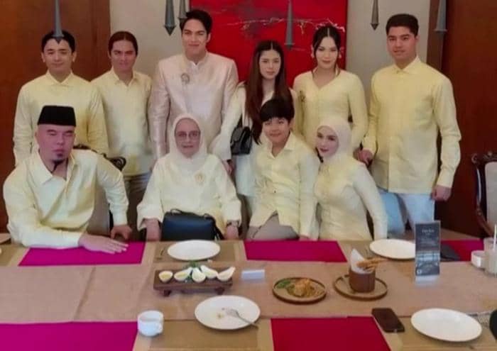 Keluarga di Lamaran El Rumi dan Syifa Hadju (instagram.com/elelrumi)