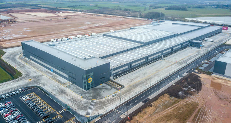Farmers blockade Doncaster Lidl depot in second 'Labour out' protest