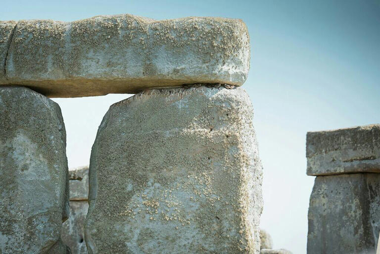 Tiny grains of sand may explain how humans moved the Stonehenge ...